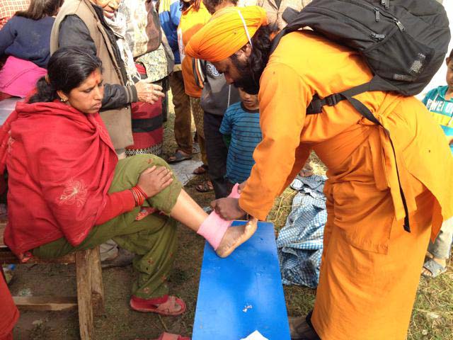 Nepal-Relief-work-Cuidados-médicos   